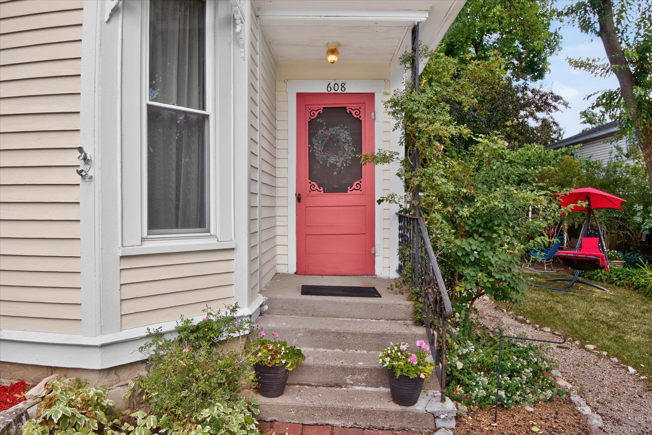 608 E High Street