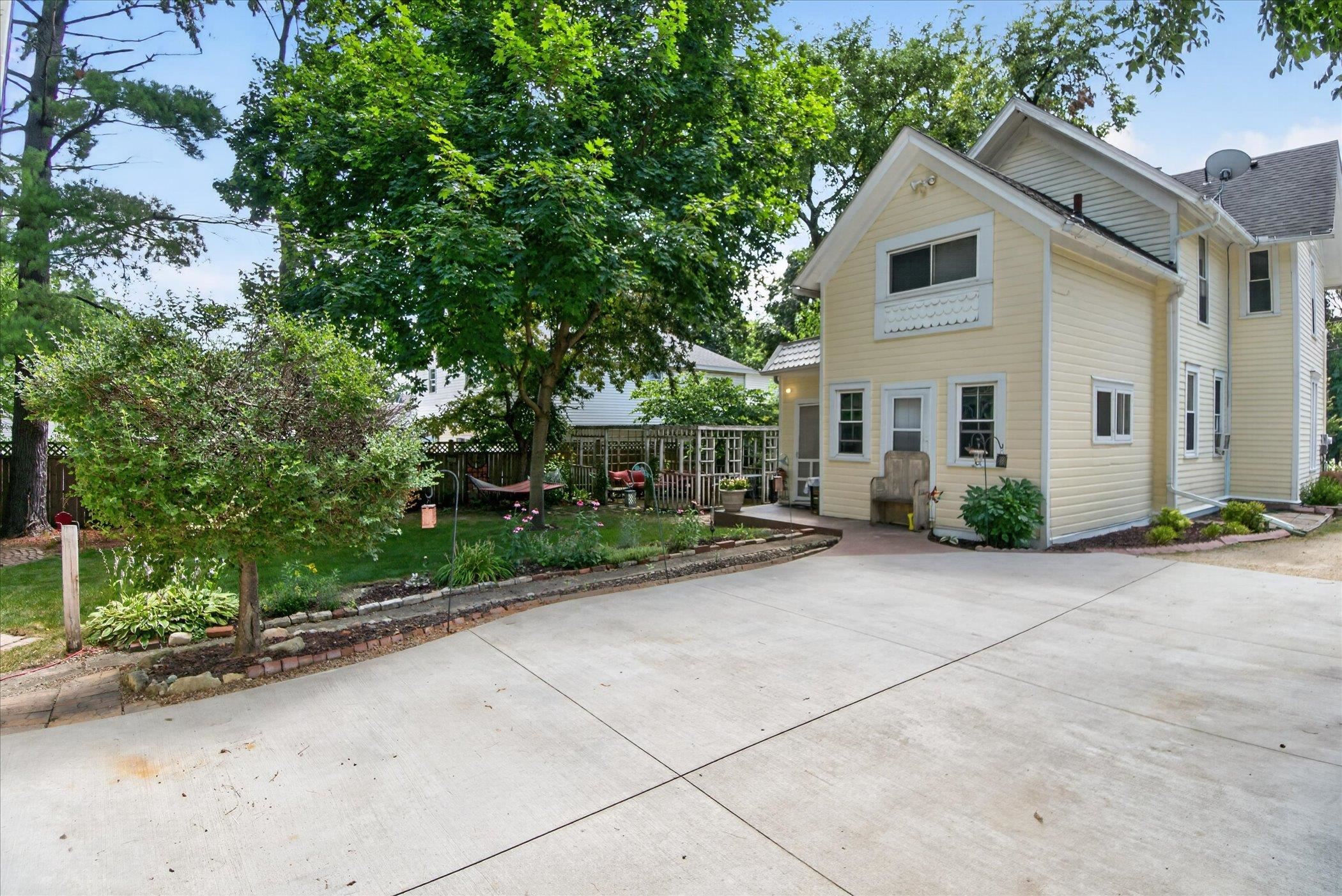 608 E High Street