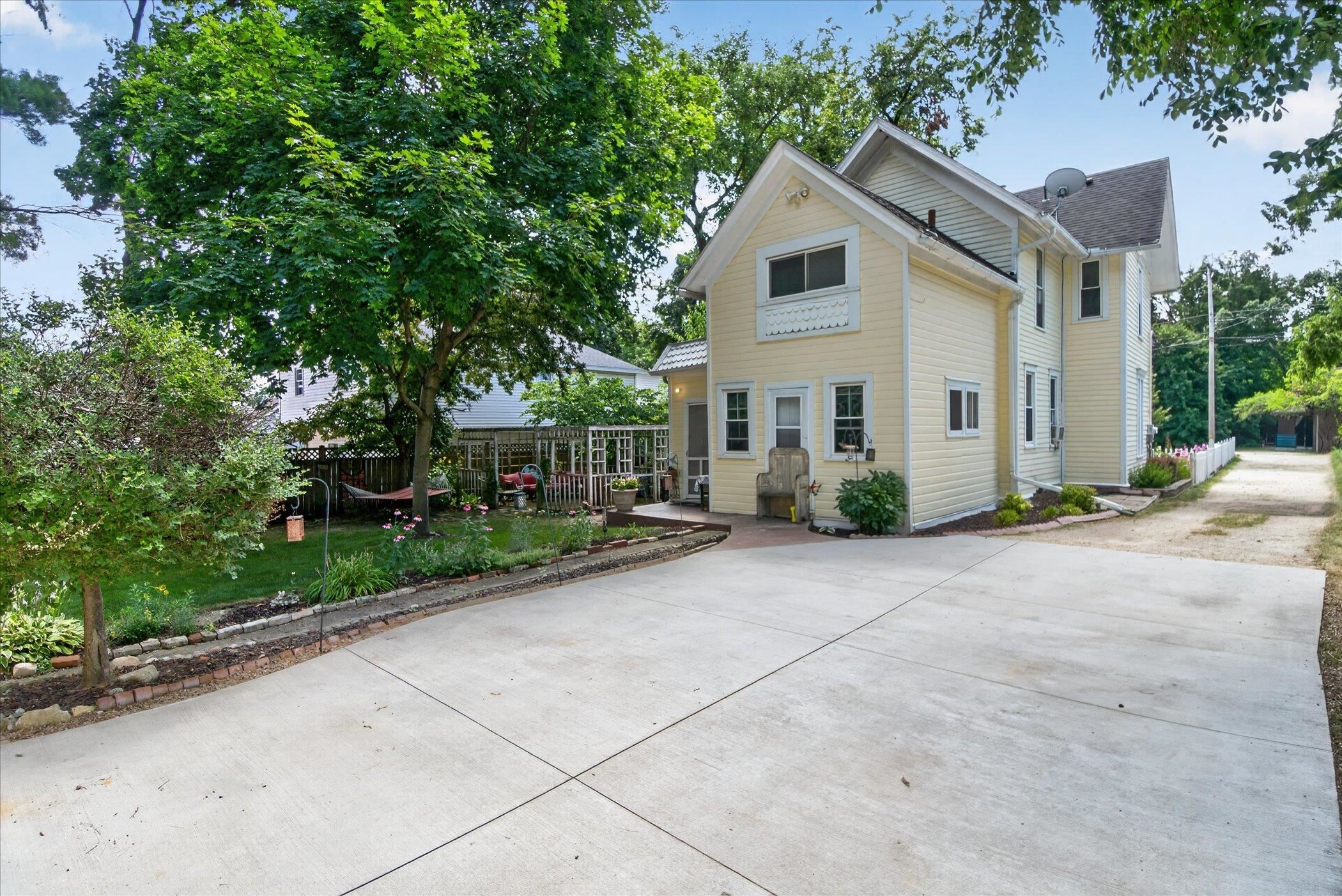 608 E High Street