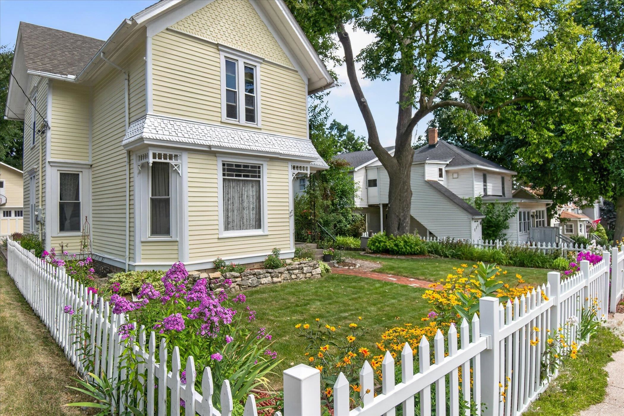 608 E High Street