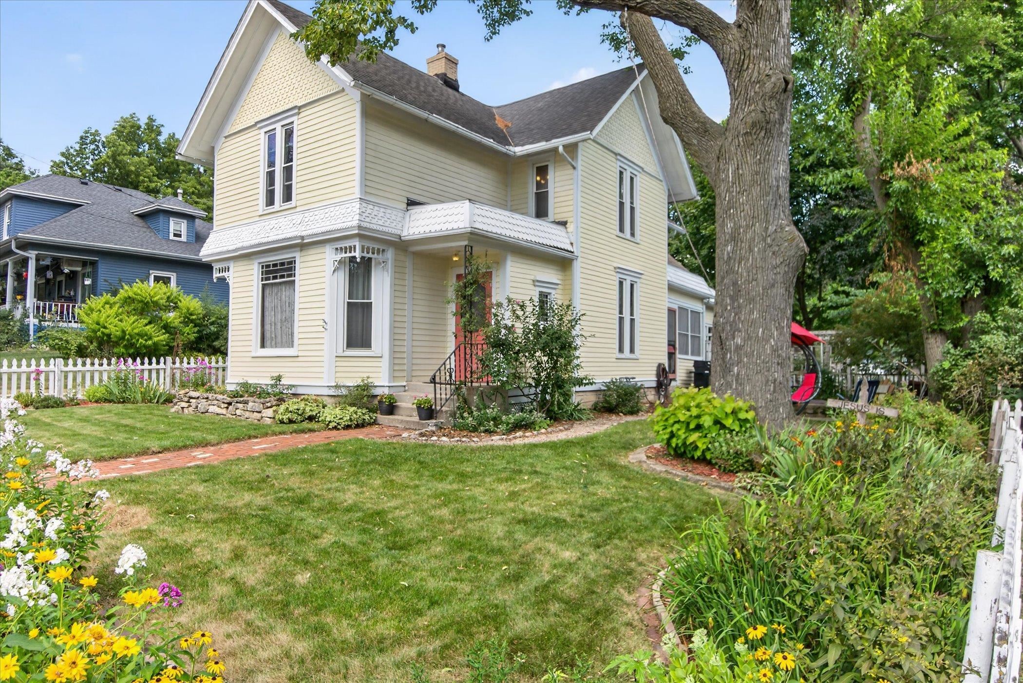 608 E High Street