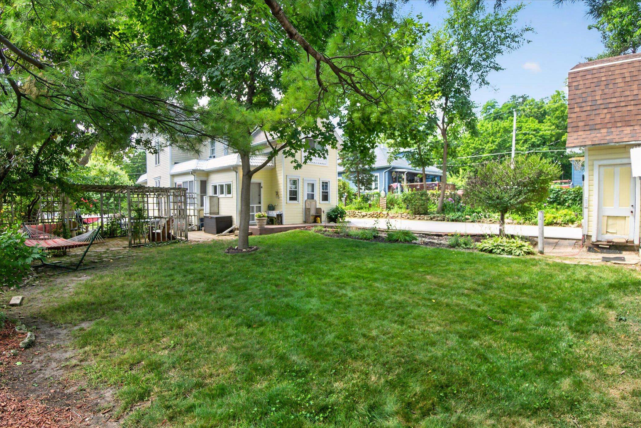 608 E High Street