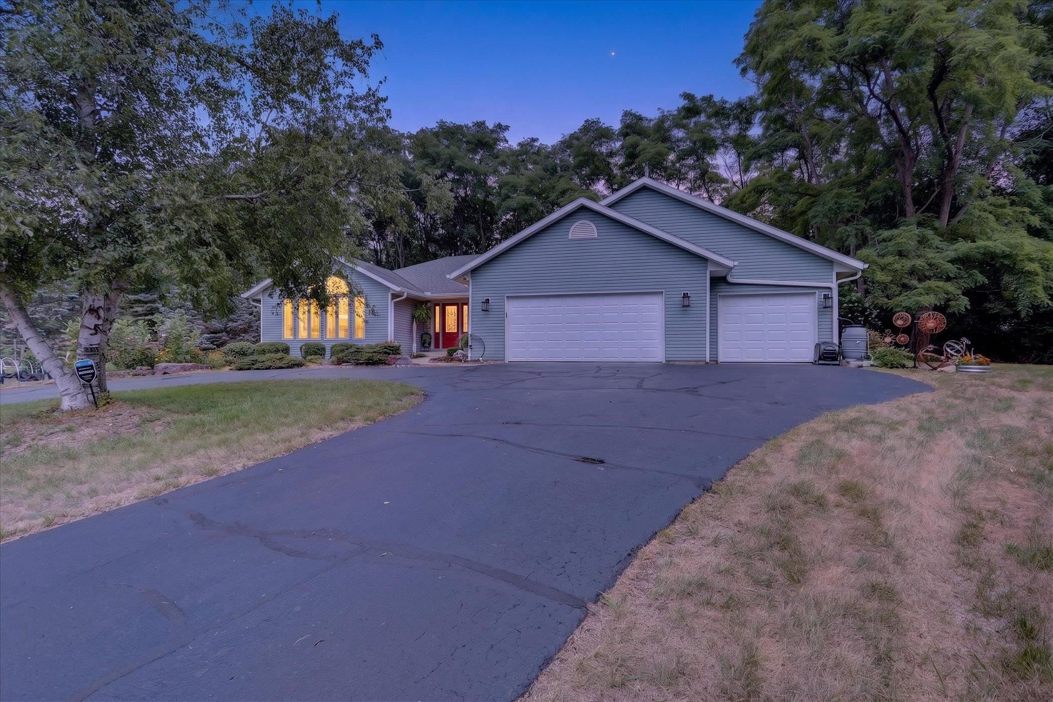 5738 S Splendor Valley Drive