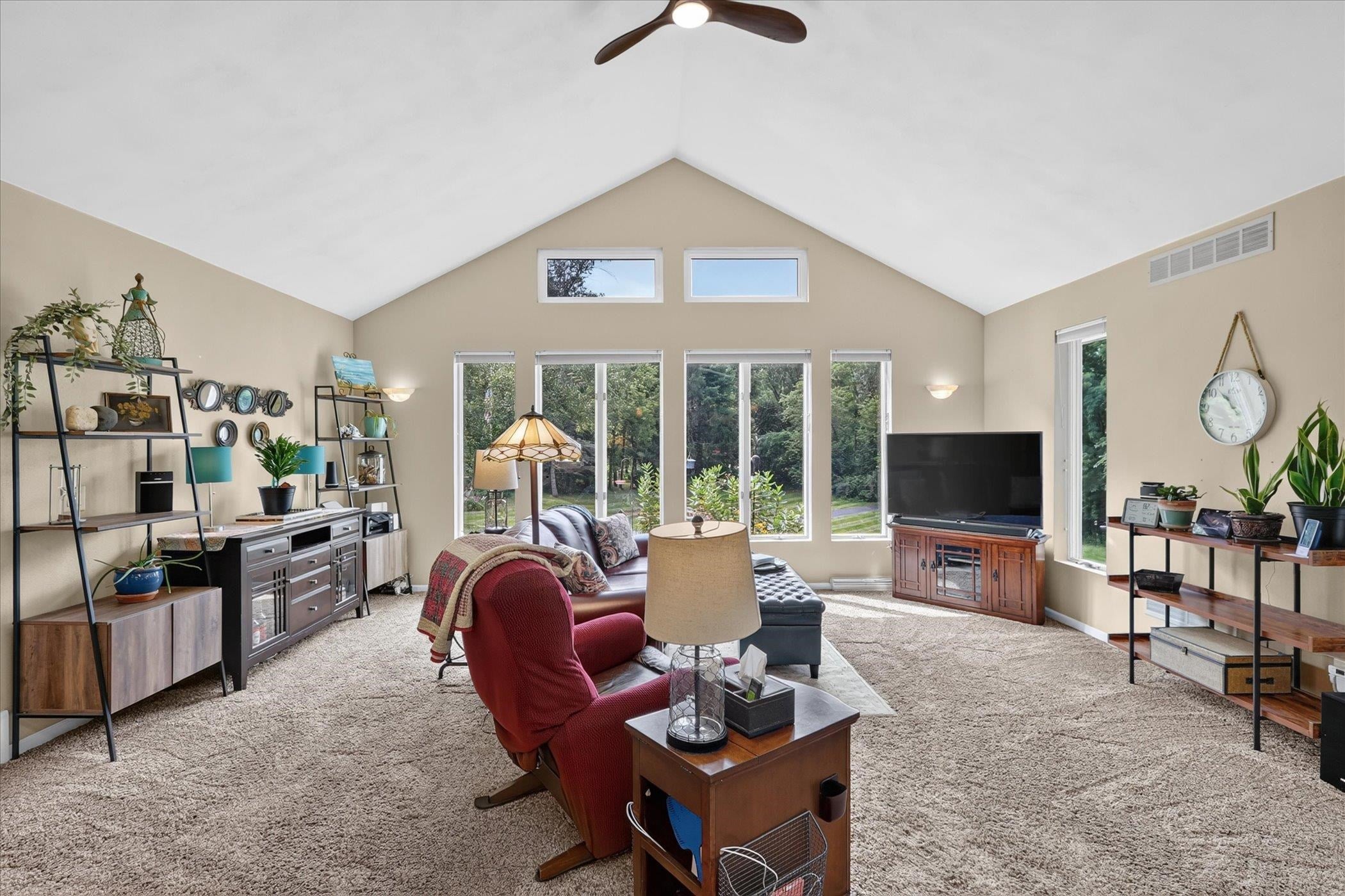 5738 S Splendor Valley Drive