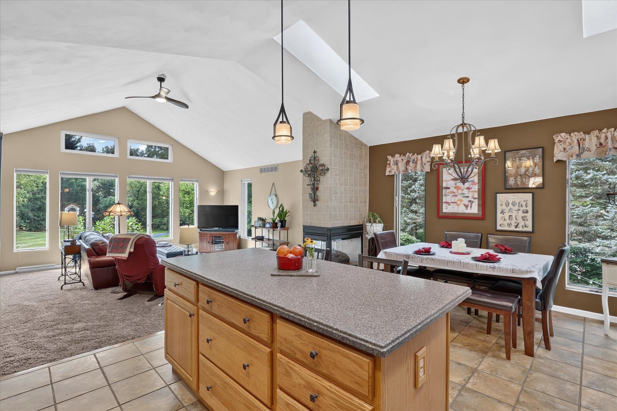 5738 S Splendor Valley Drive