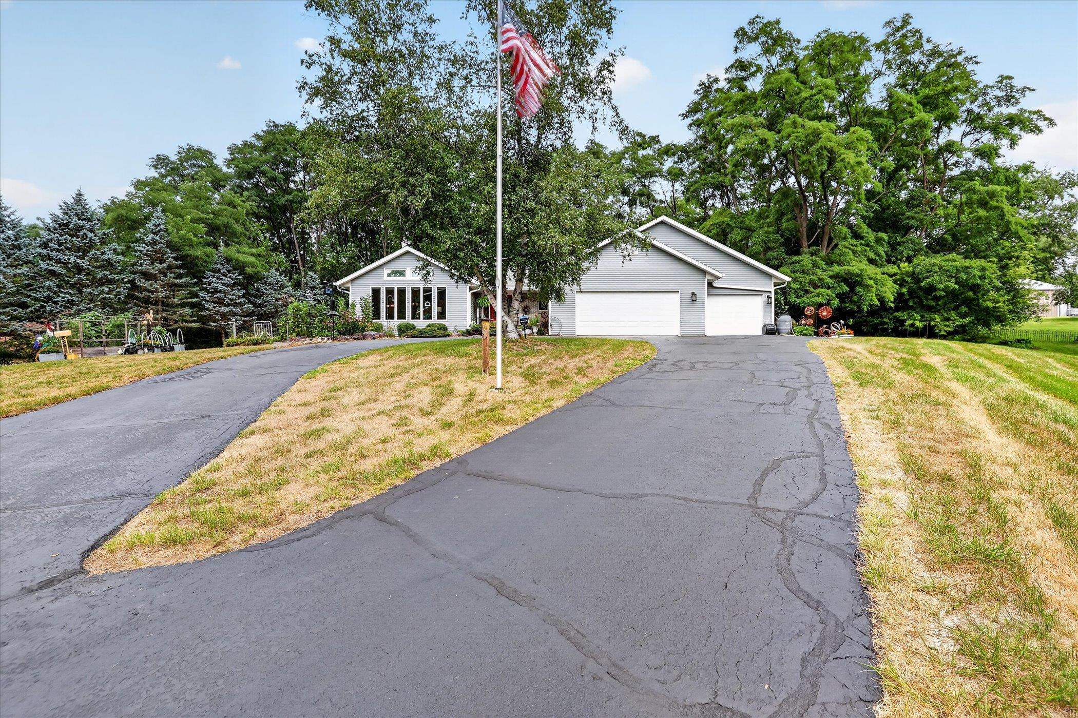 5738 S Splendor Valley Drive