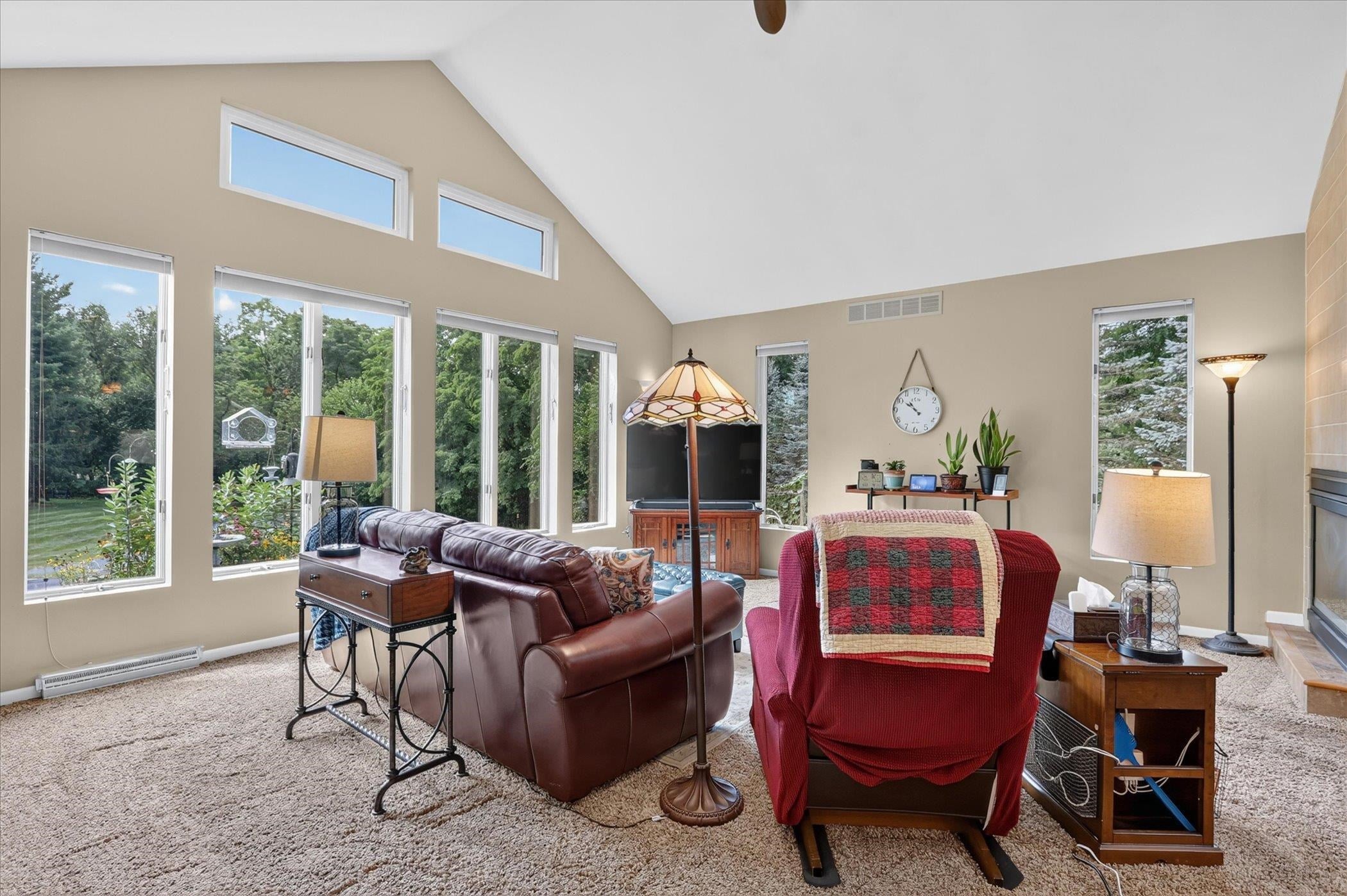 5738 S Splendor Valley Drive