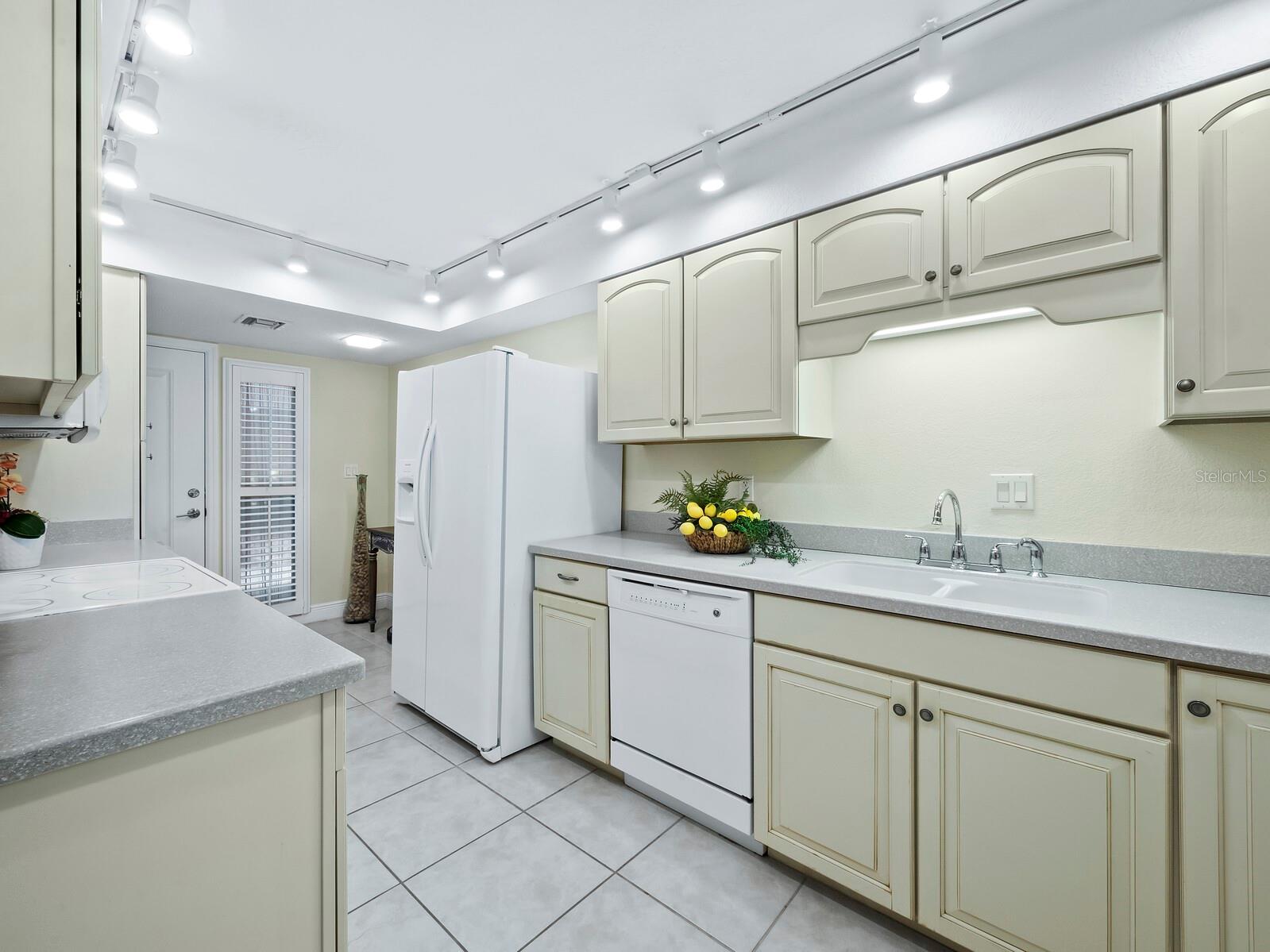 5757 GULF OF MEXICO DR #102