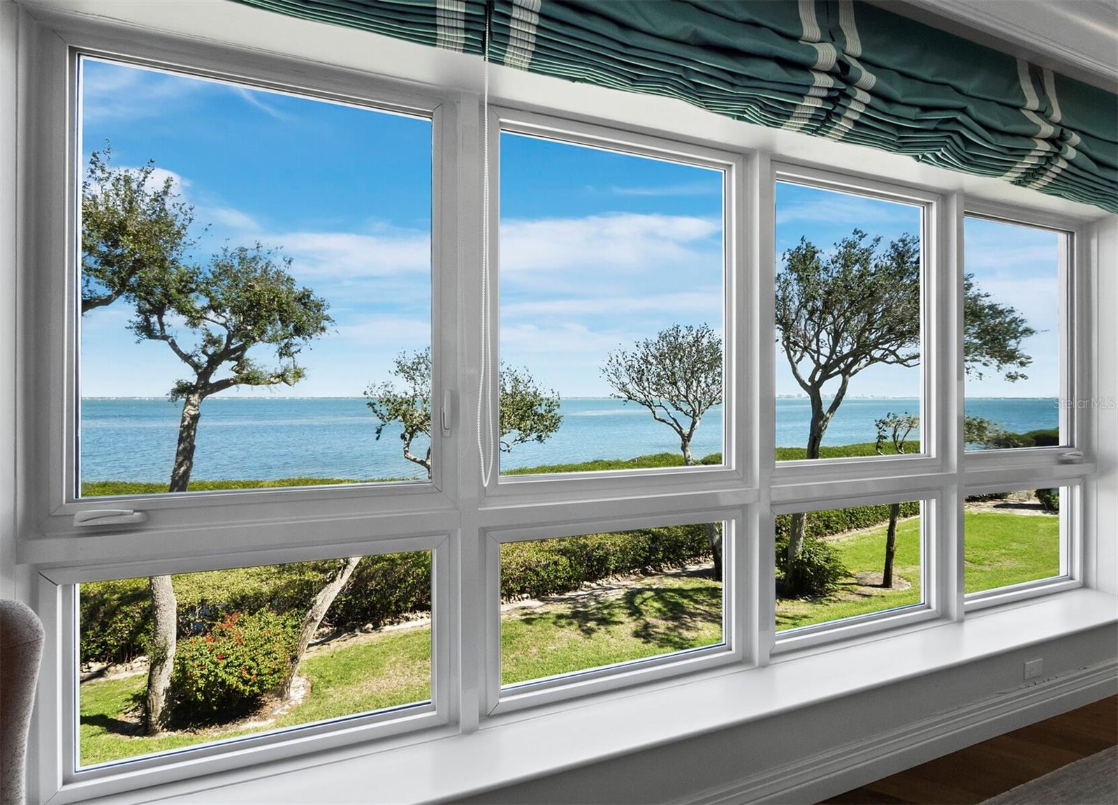 2410 HARBOURSIDE DR #121