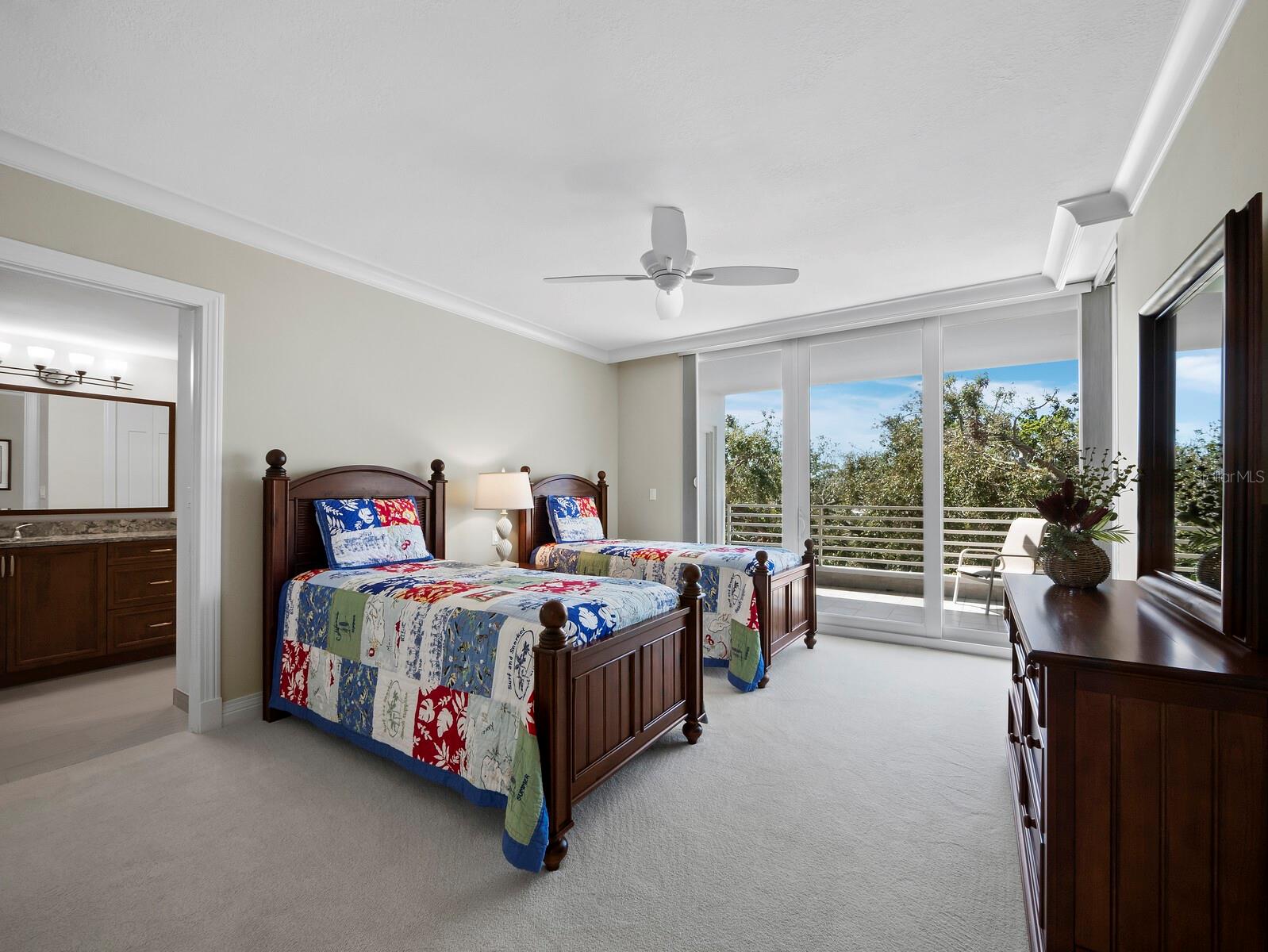 2410 HARBOURSIDE DR #121