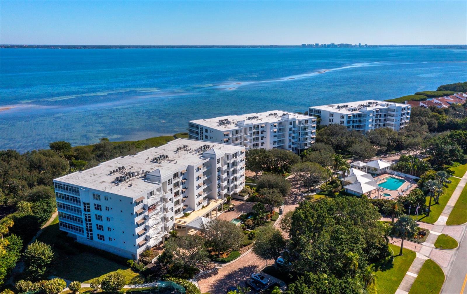 2410 HARBOURSIDE DR #121