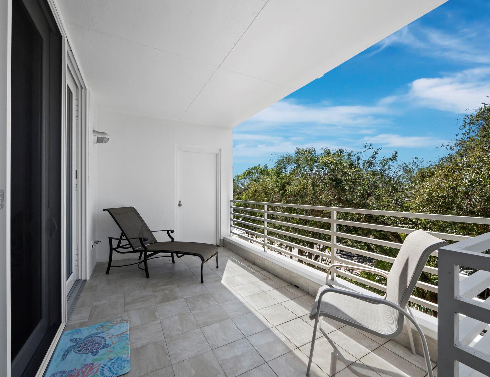 2410 HARBOURSIDE DR #121