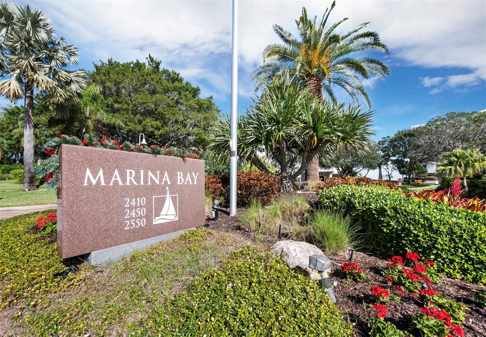 2410 HARBOURSIDE DR #121
