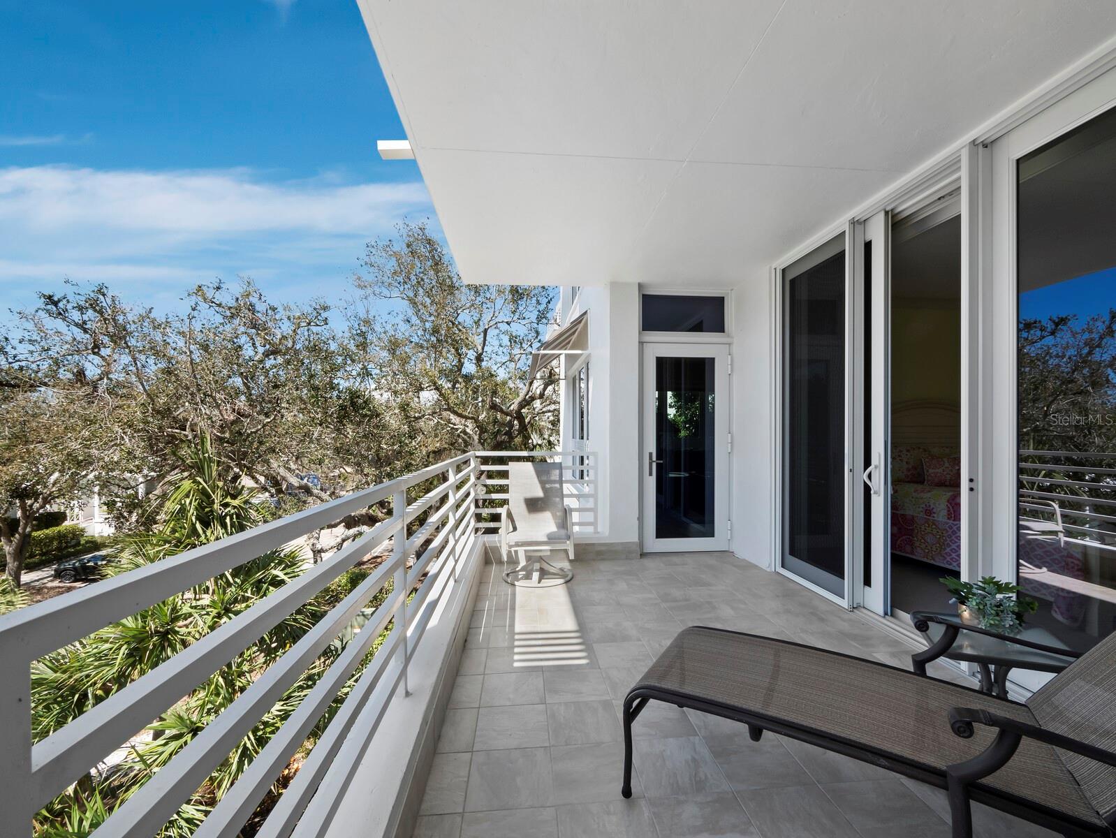 2410 HARBOURSIDE DR #121