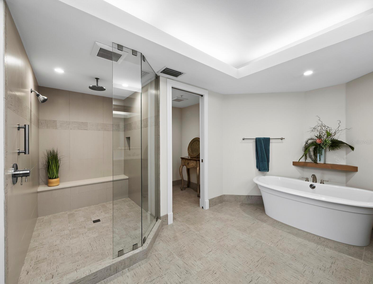 2410 HARBOURSIDE DR #121