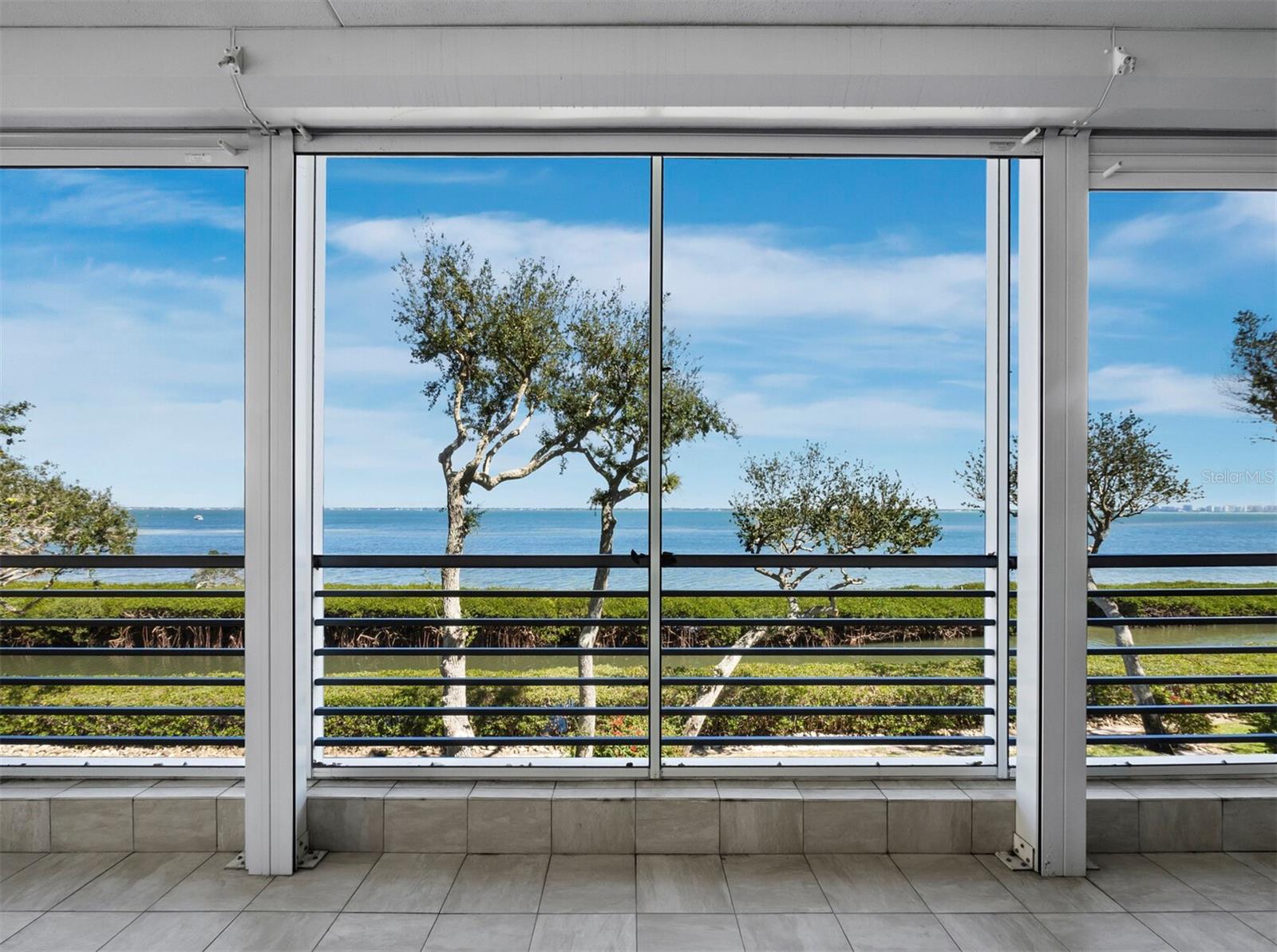 2410 HARBOURSIDE DR #121