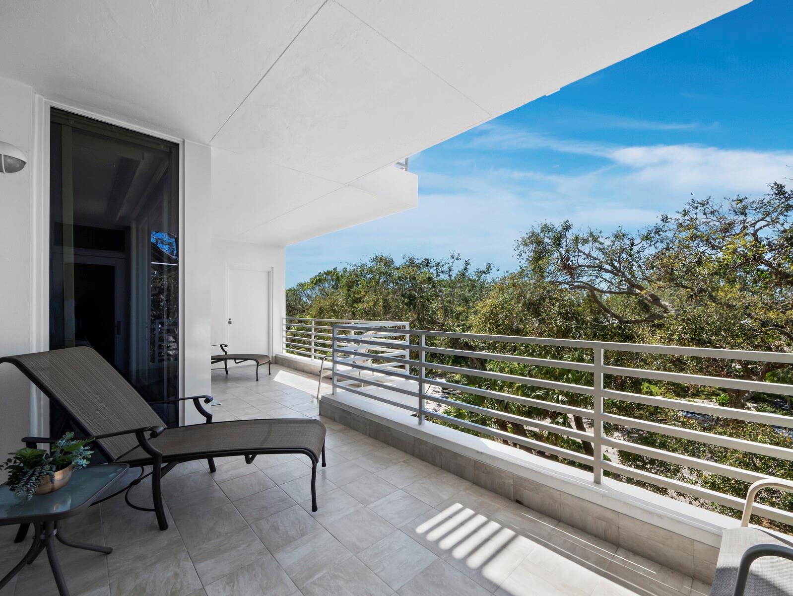 2410 HARBOURSIDE DR #121