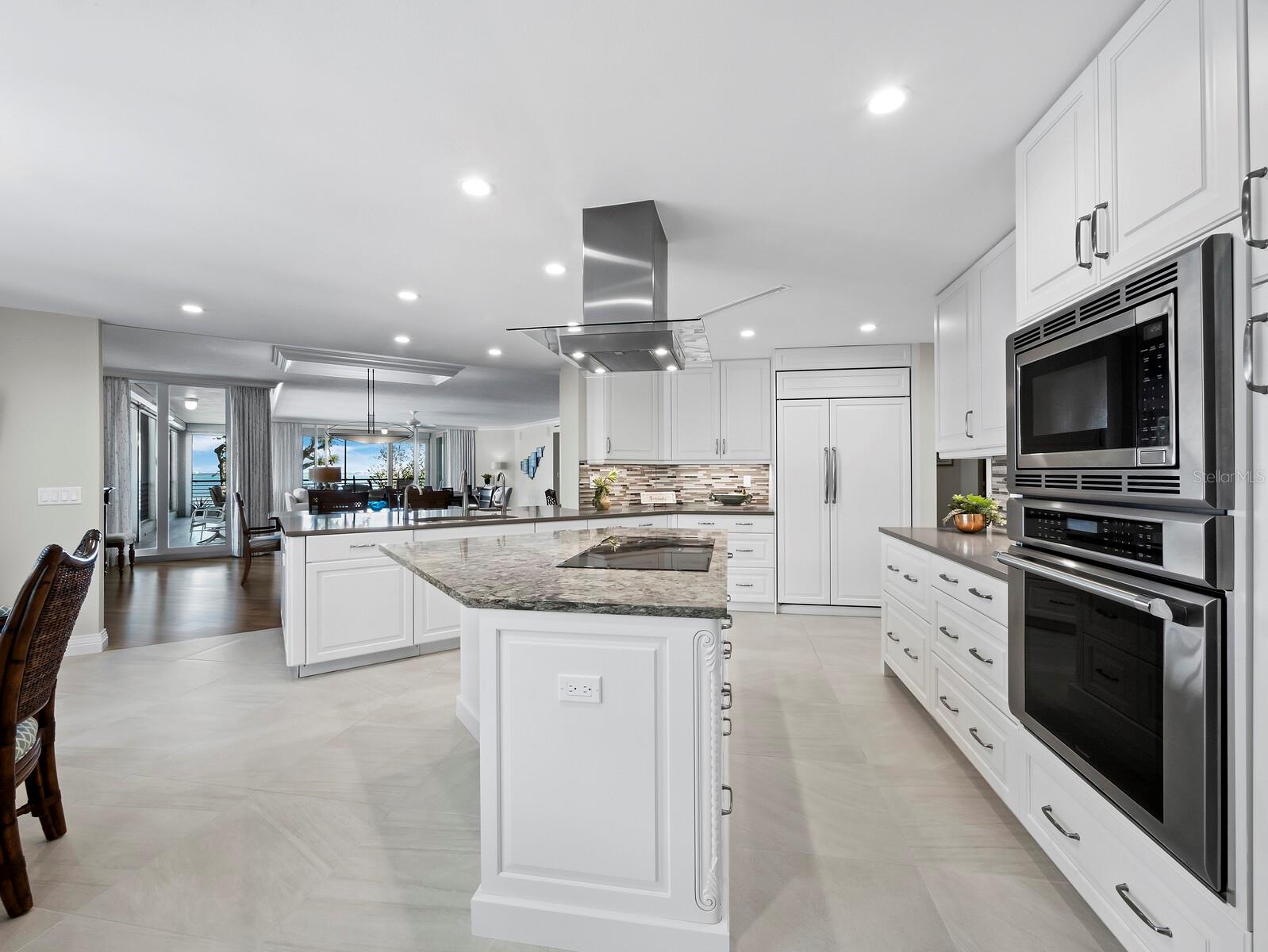 2410 HARBOURSIDE DR #121