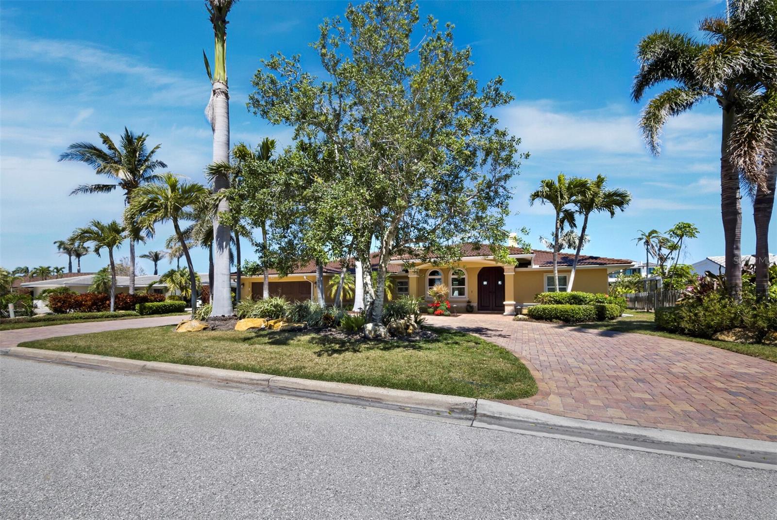 524 N SPOONBILL DR