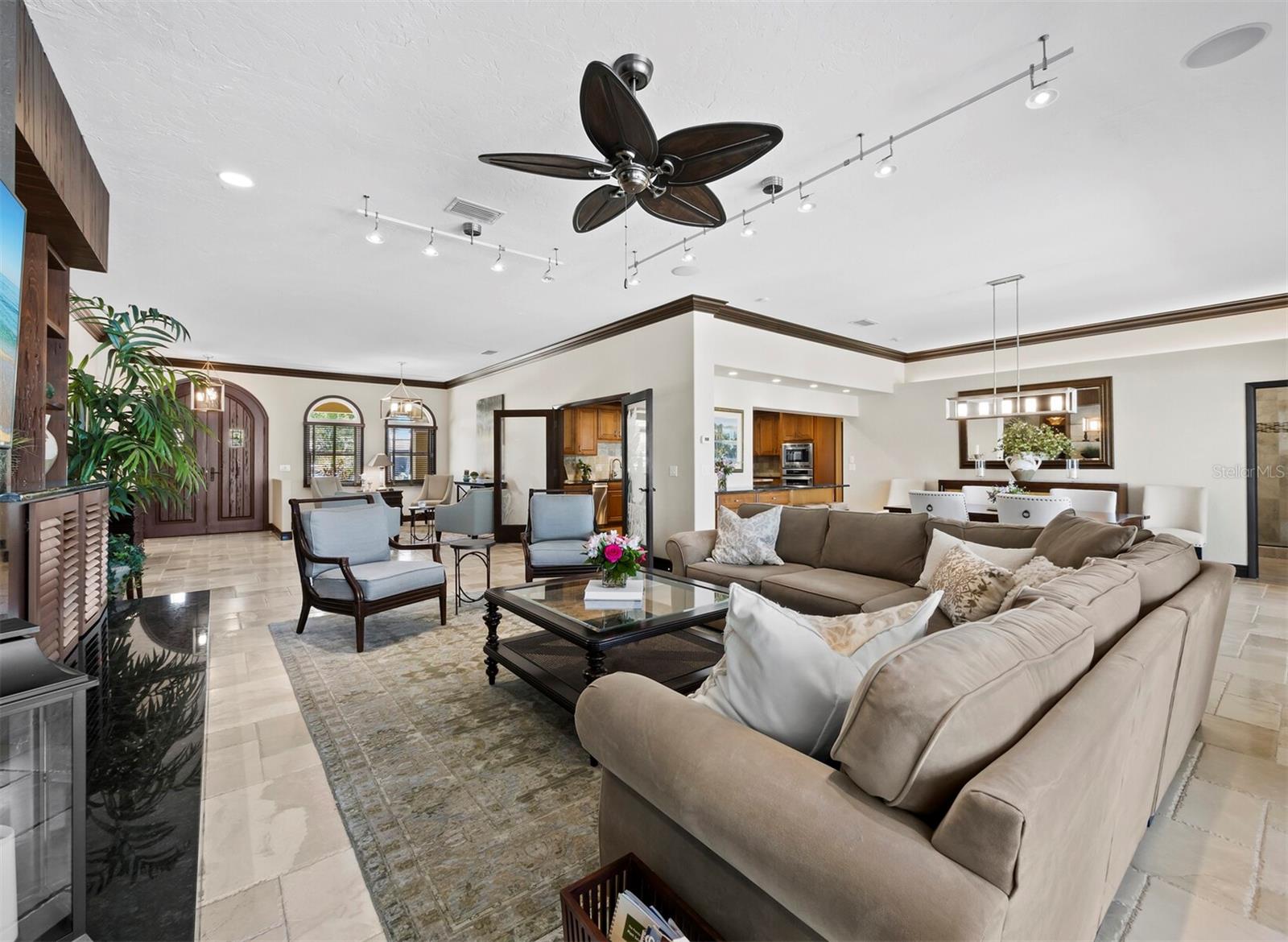 524 N SPOONBILL DR