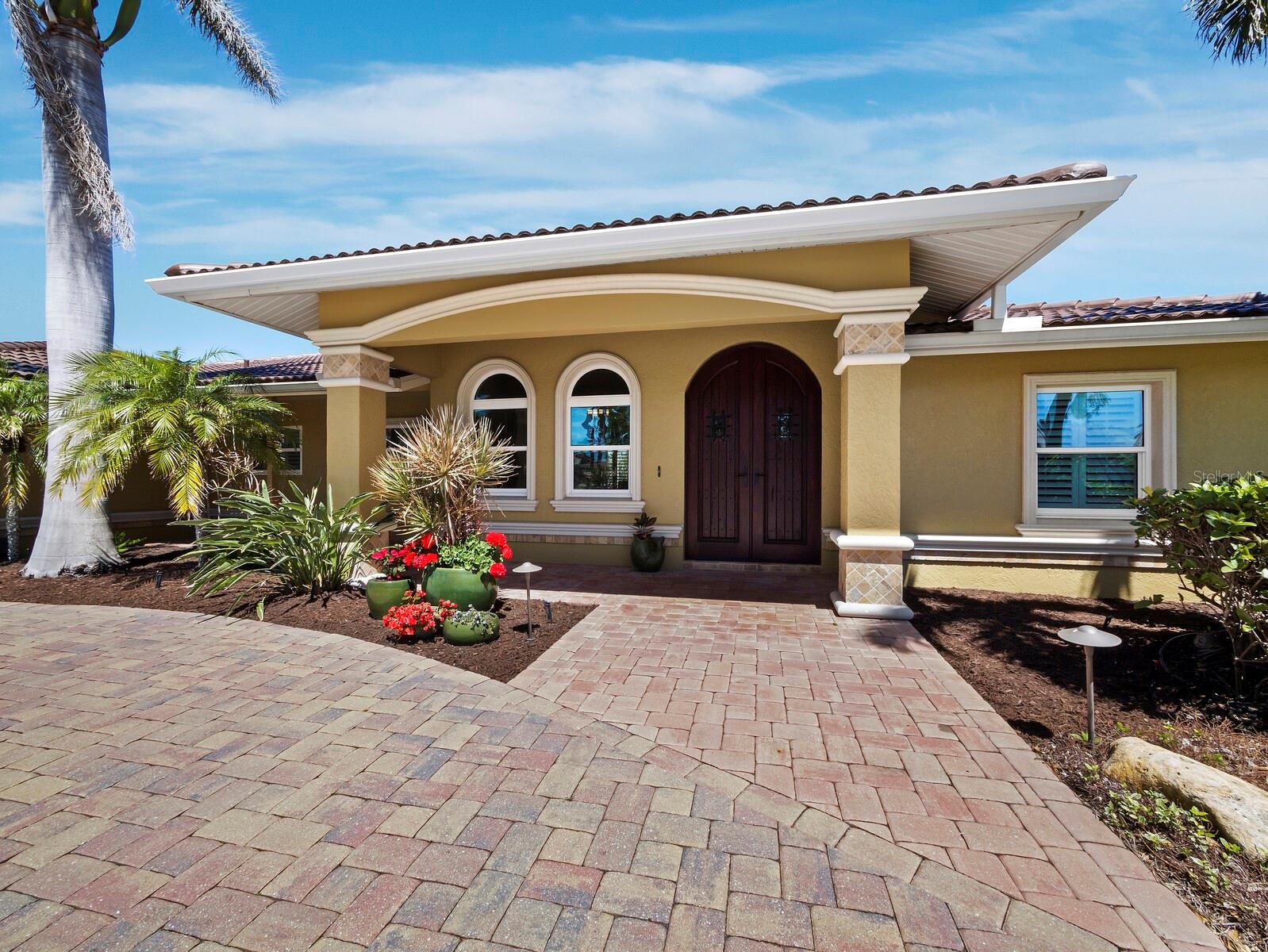 524 N SPOONBILL DR