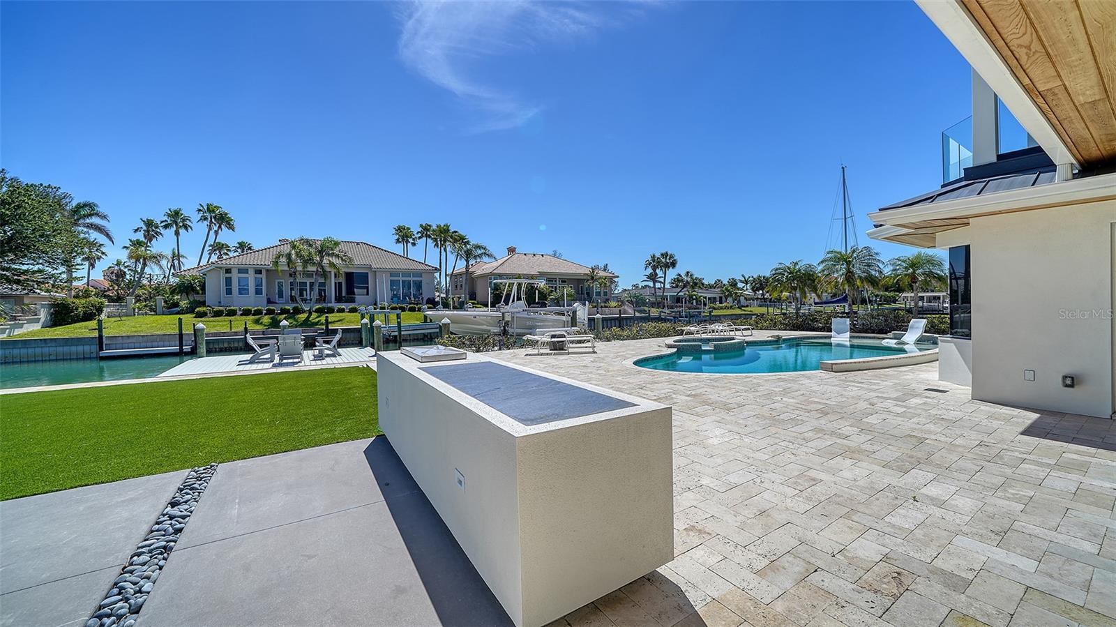 560 SCHOONER LN