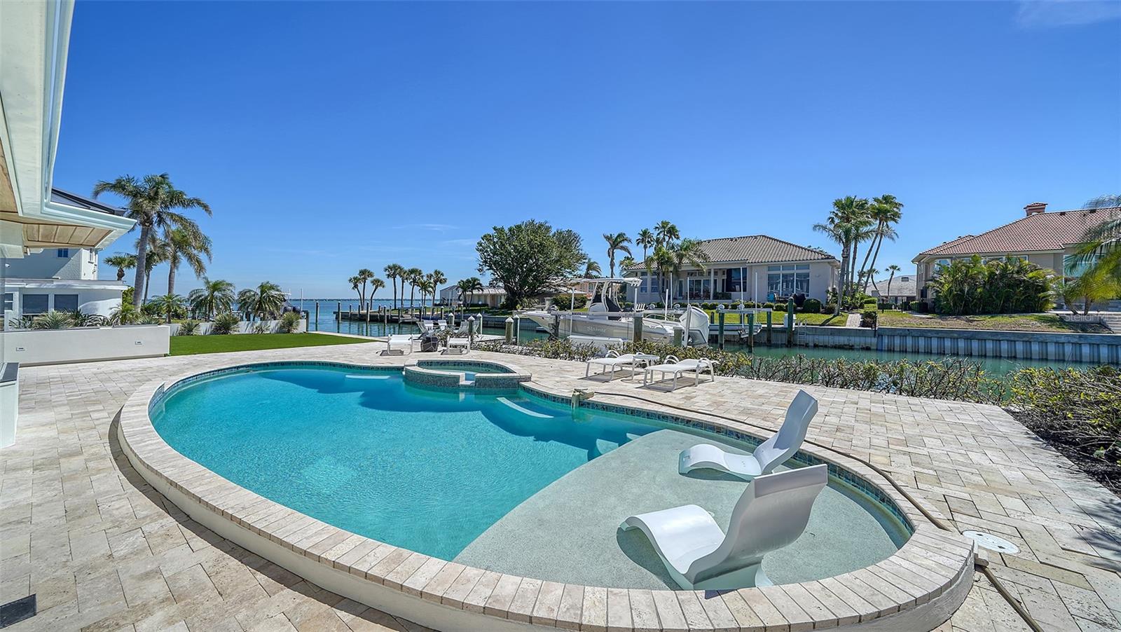 560 SCHOONER LN