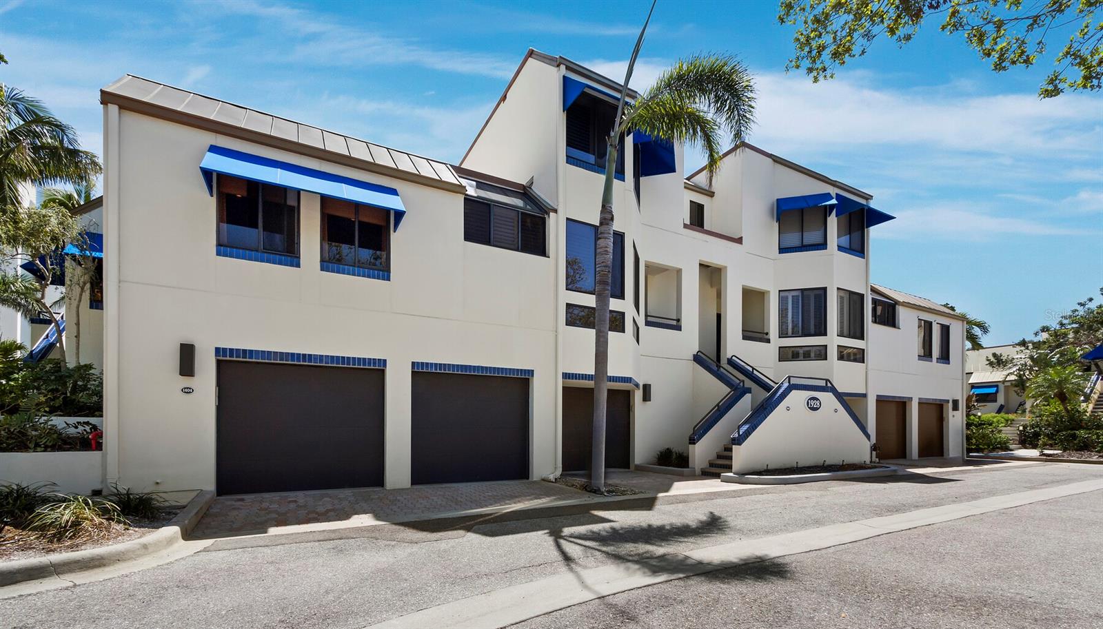 1928 HARBOURSIDE DR #1404