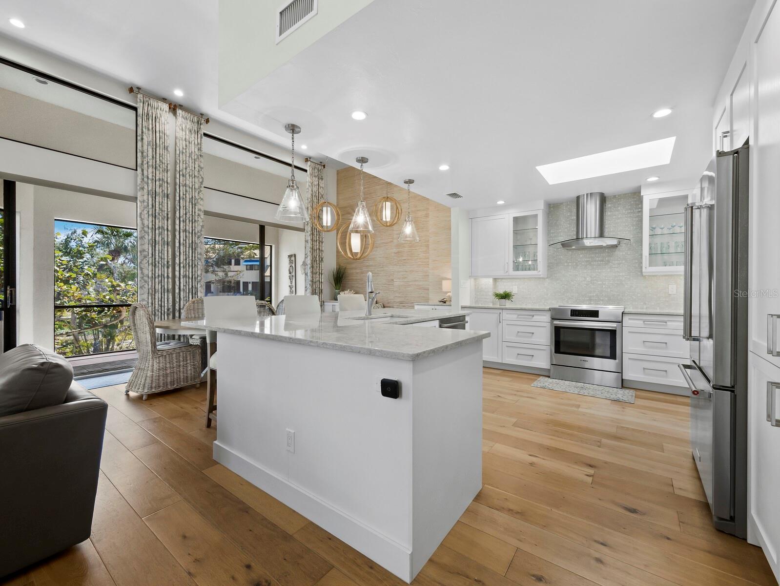 1928 HARBOURSIDE DR #1404