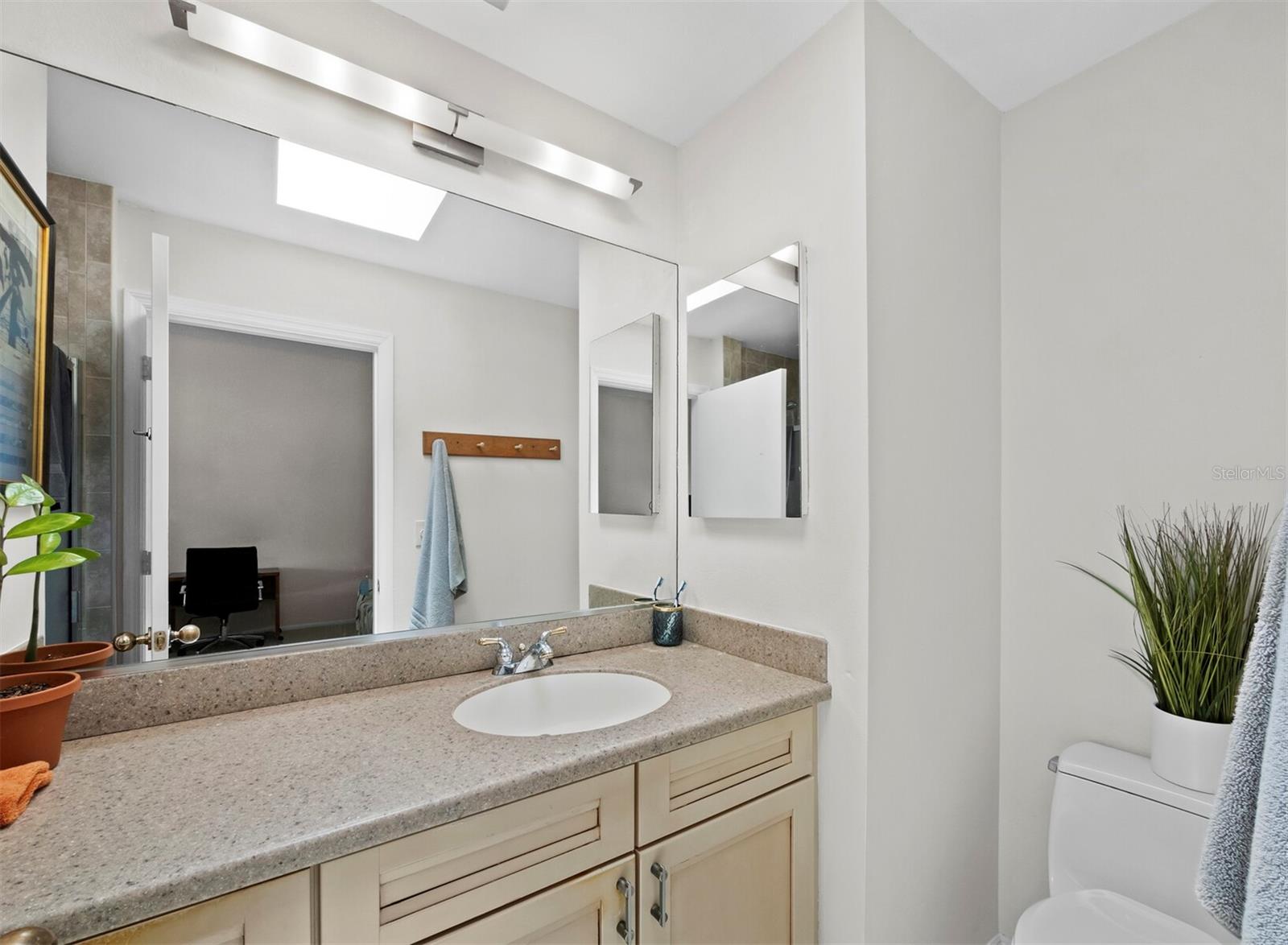 1904 HARBOURSIDE DR #202