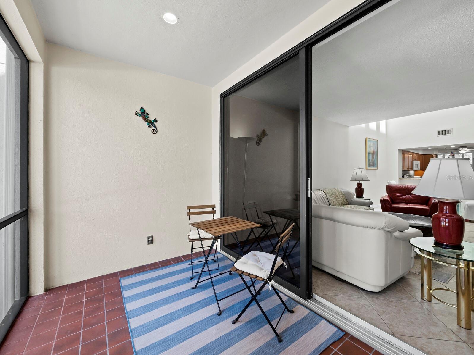 1904 HARBOURSIDE DR #202