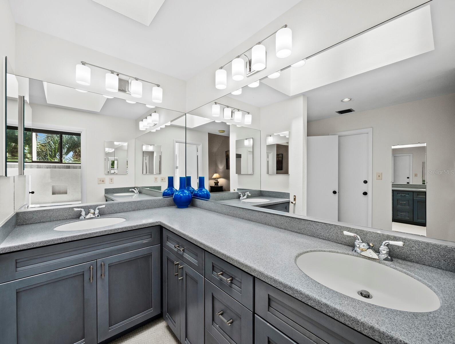 1904 HARBOURSIDE DR #202