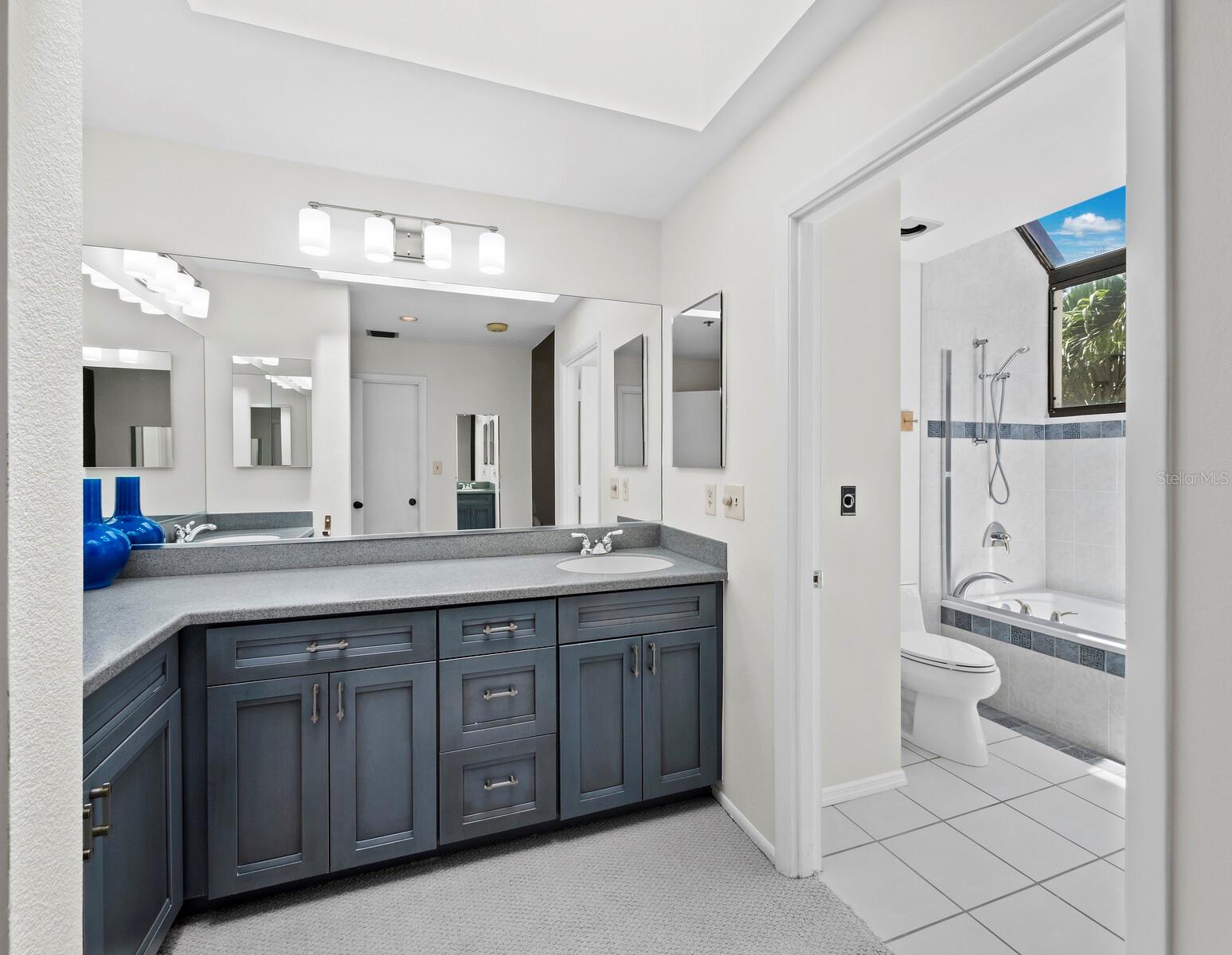 1904 HARBOURSIDE DR #202