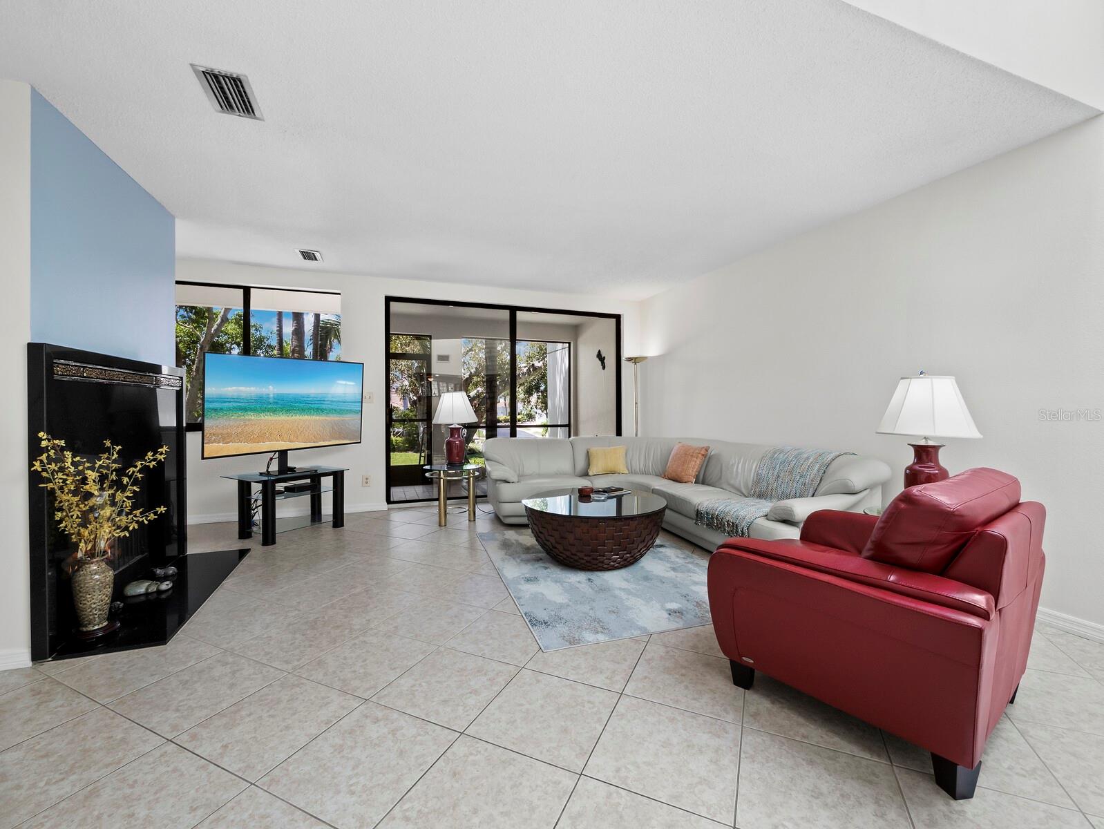 1904 HARBOURSIDE DR #202