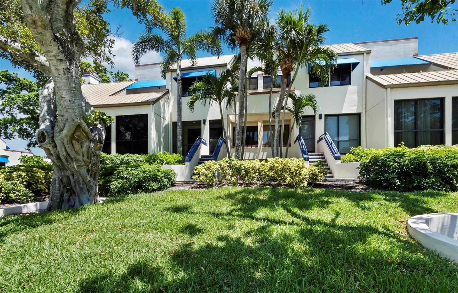 1904 HARBOURSIDE DR #202