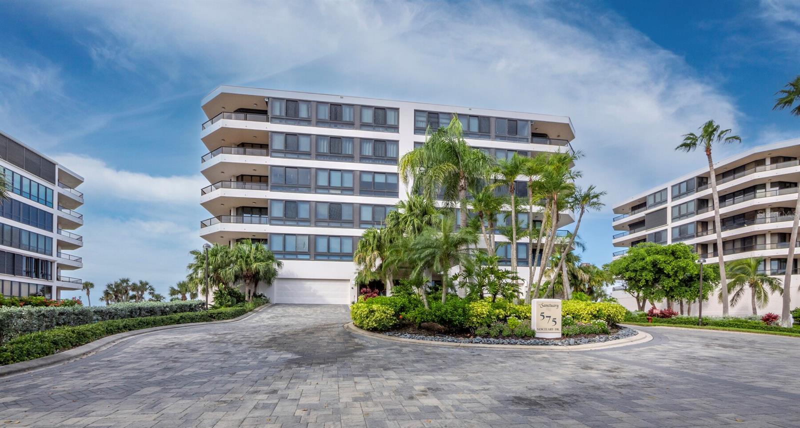 575 SANCTUARY DR #A302