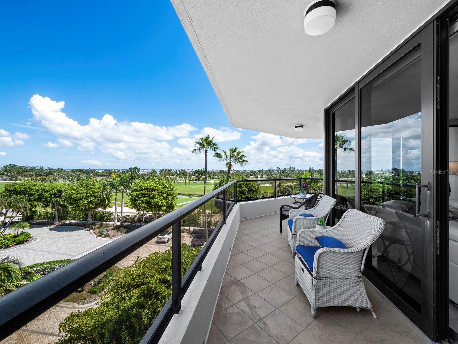 575 SANCTUARY DR #A302