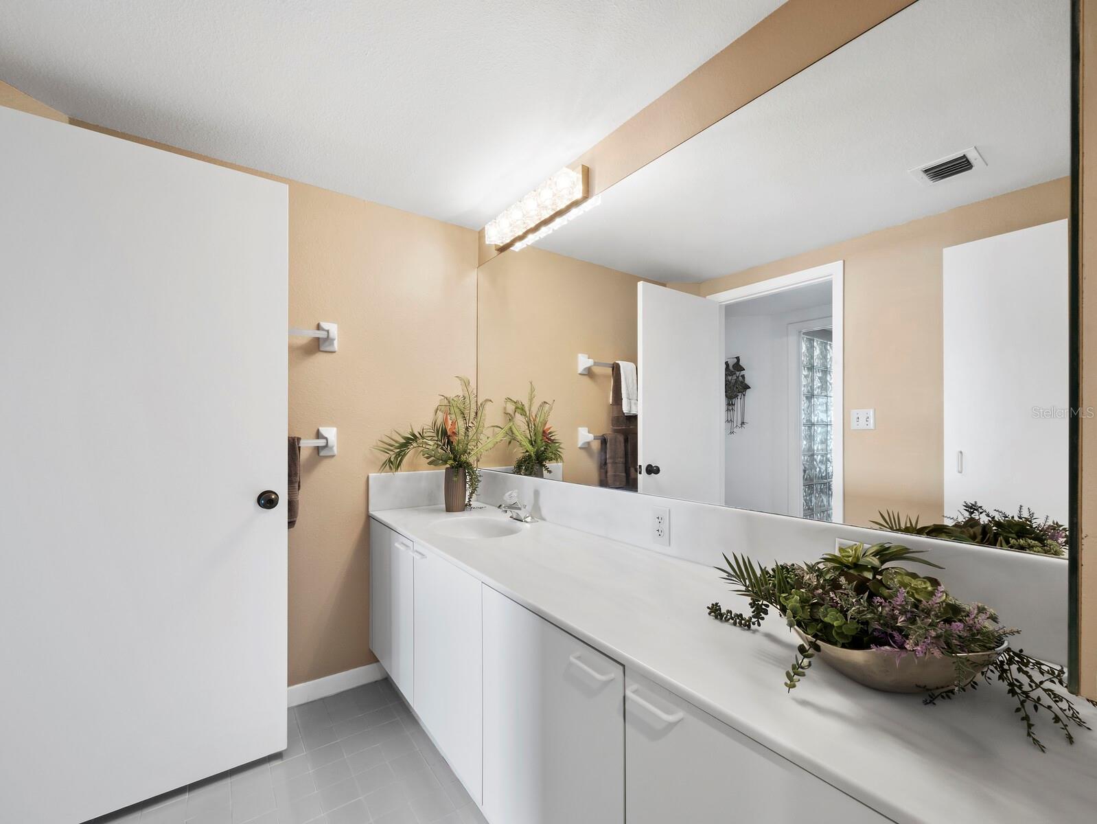 2120 HARBOURSIDE DR #617