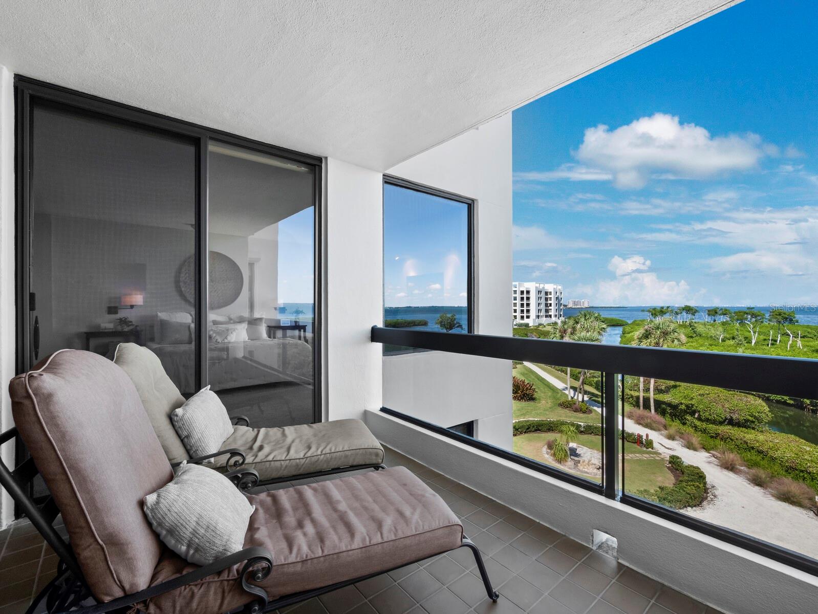 1930 HARBOURSIDE DR #136