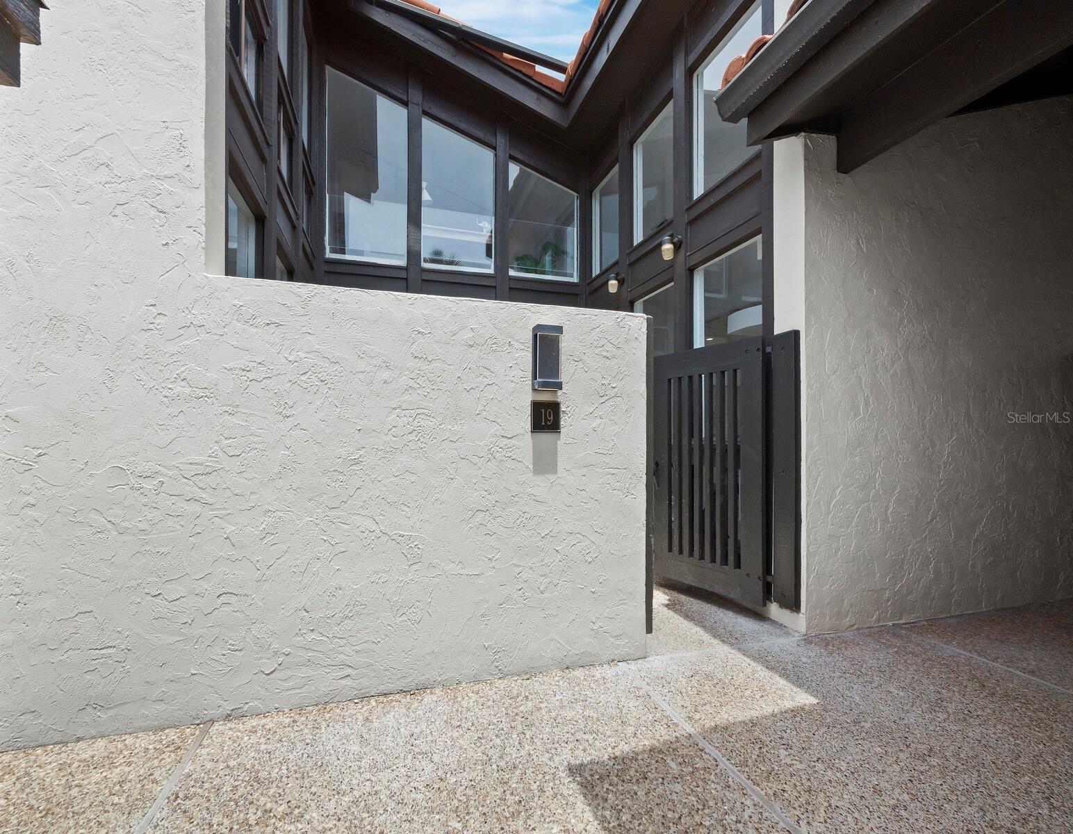 800 S BLVD OF THE PRESIDENTS #19