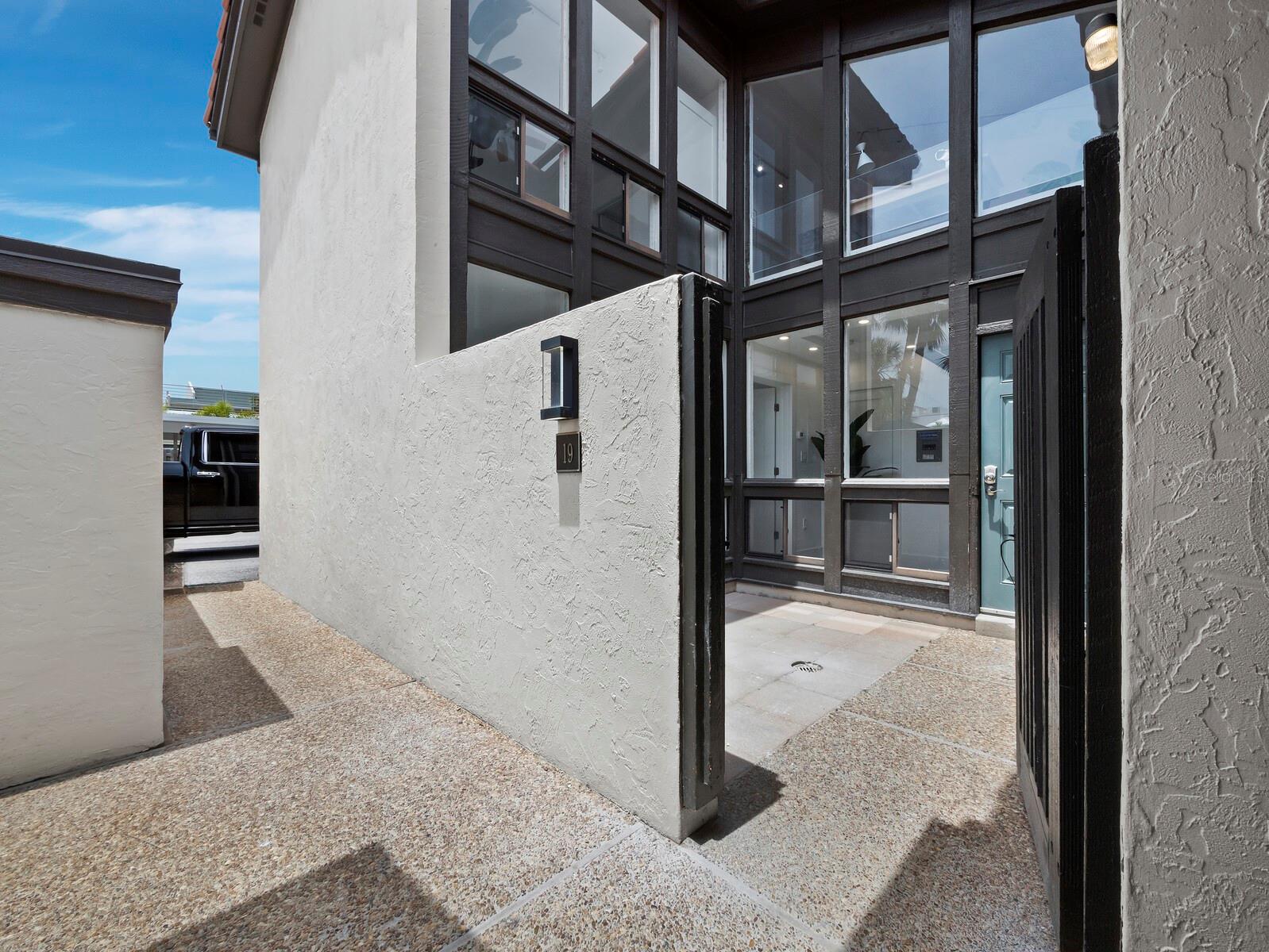 800 S BLVD OF THE PRESIDENTS #19