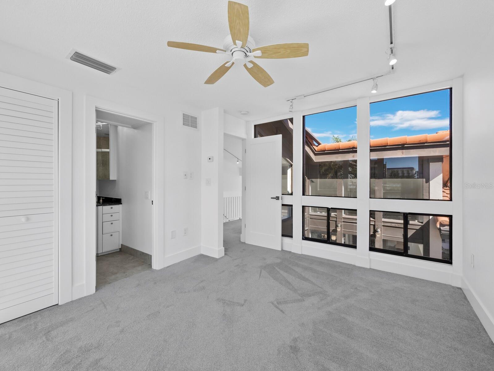 800 S BLVD OF THE PRESIDENTS #19