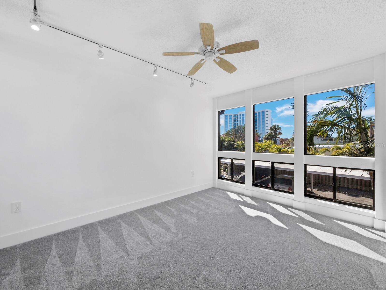 800 S BLVD OF THE PRESIDENTS #19