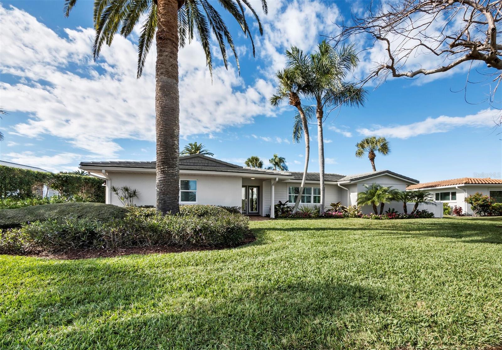 513 OUTRIGGER LN