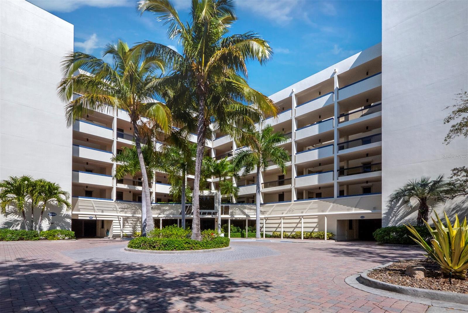 2020 HARBOURSIDE DR #417