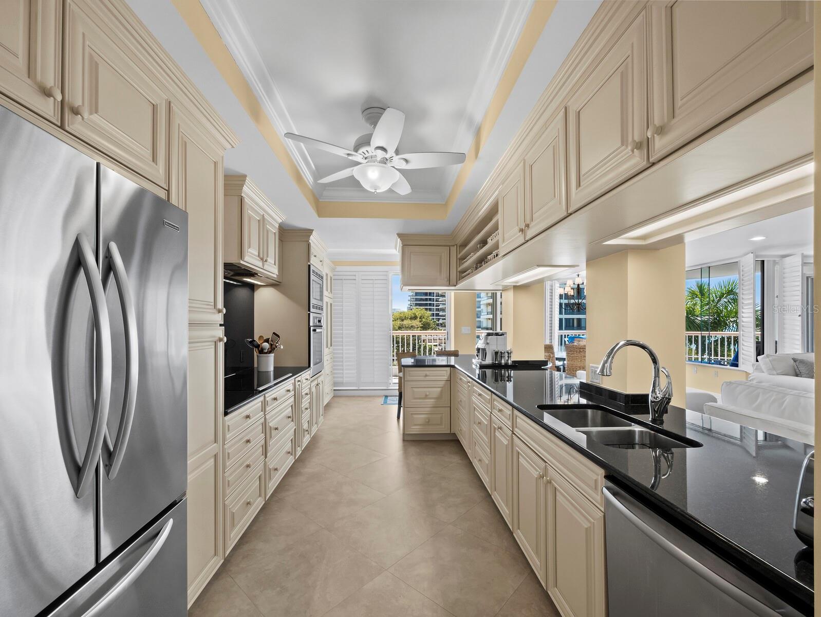 455 LONGBOAT CLUB RD #402