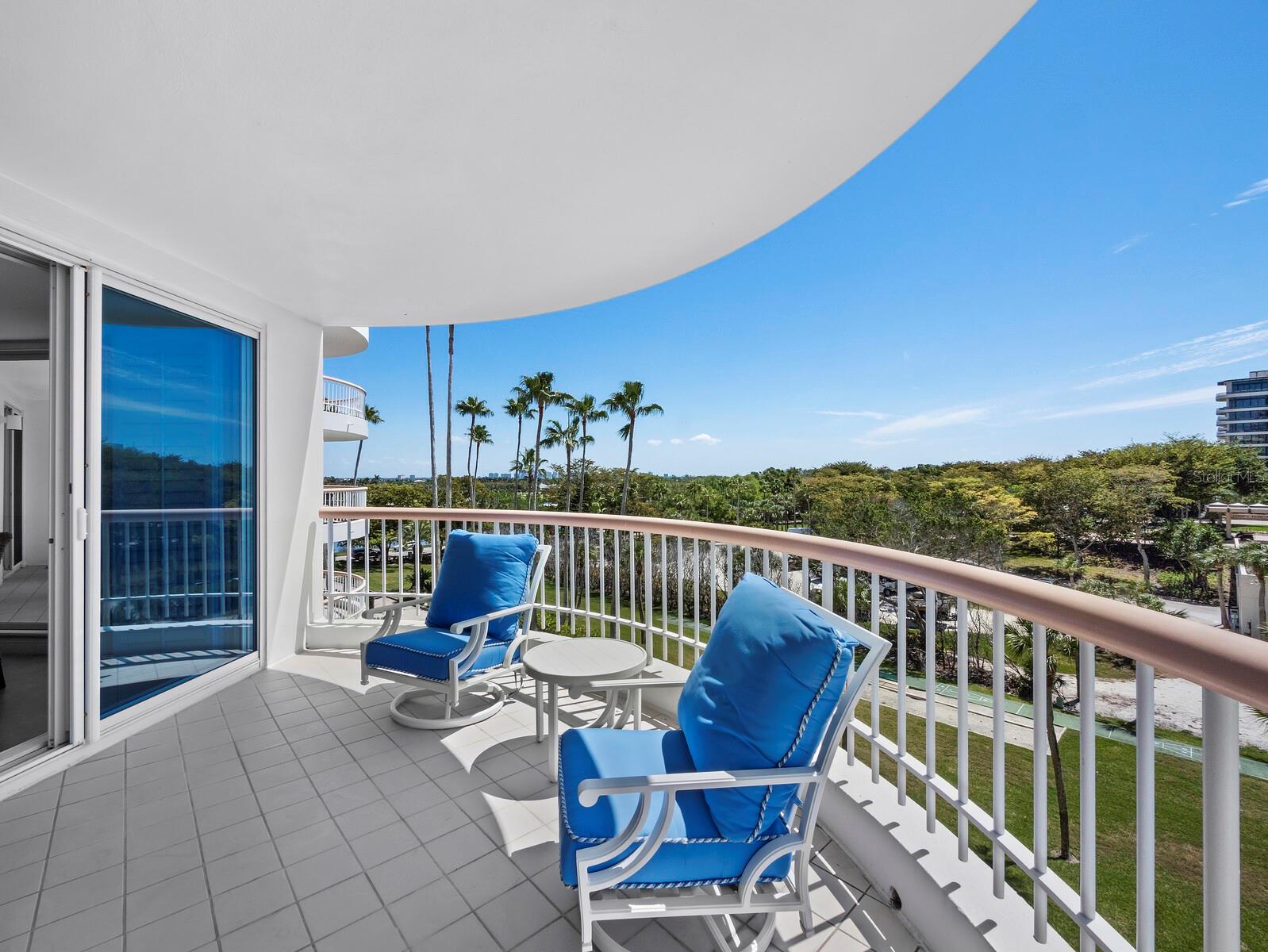 455 LONGBOAT CLUB RD #402
