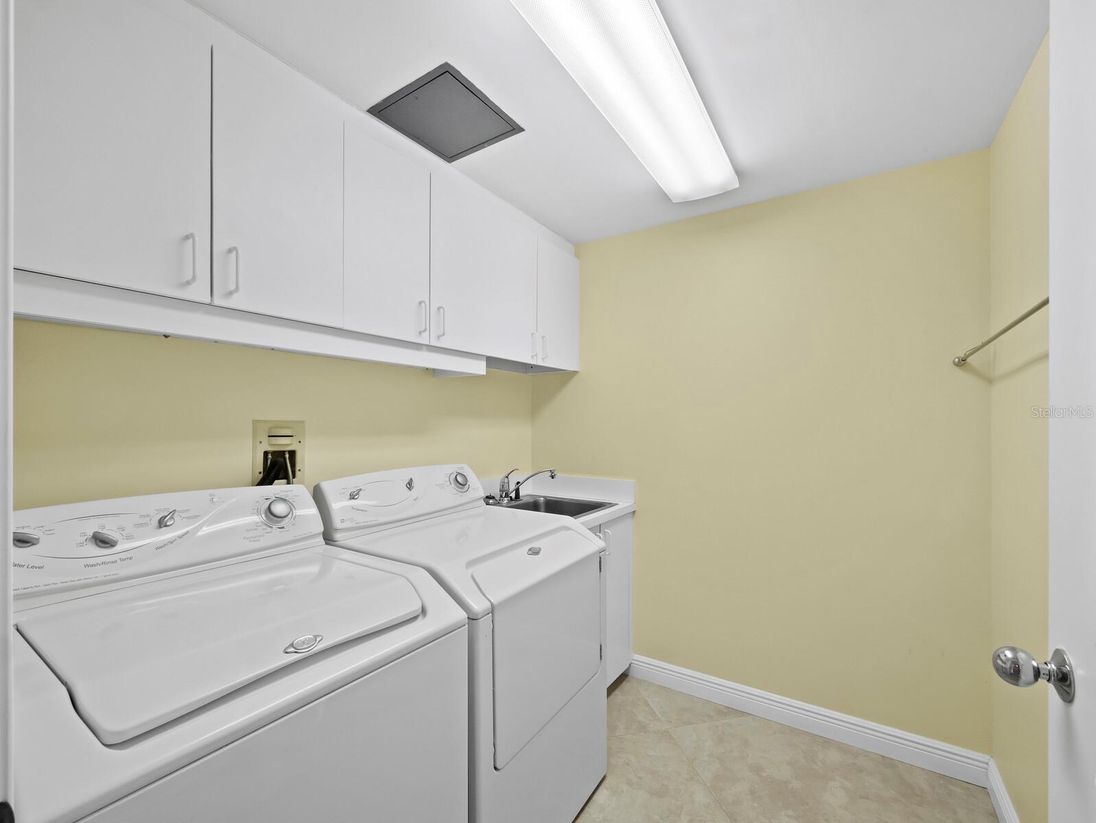 455 LONGBOAT CLUB RD #402