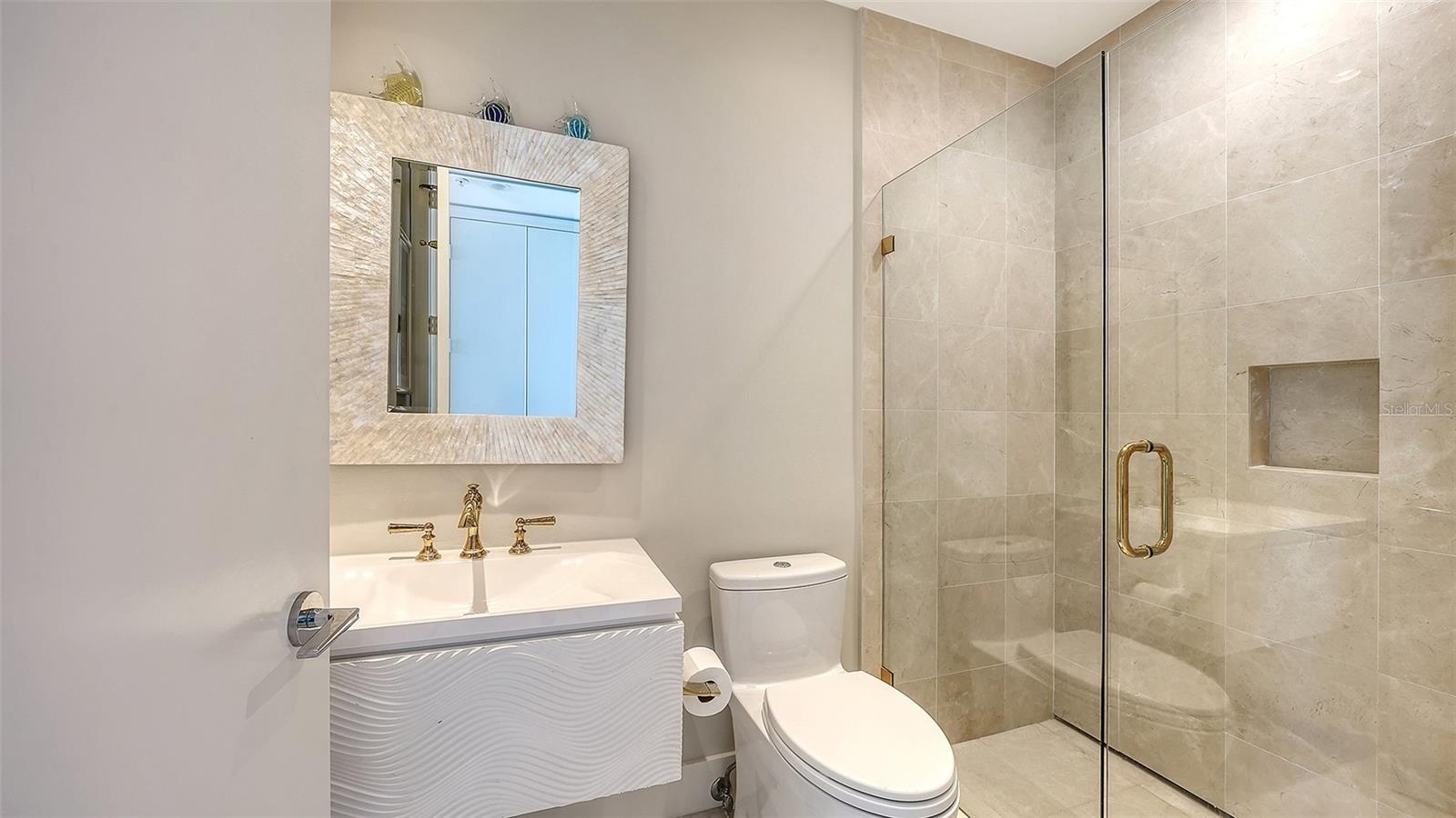 415 L AMBIANCE DR #A301