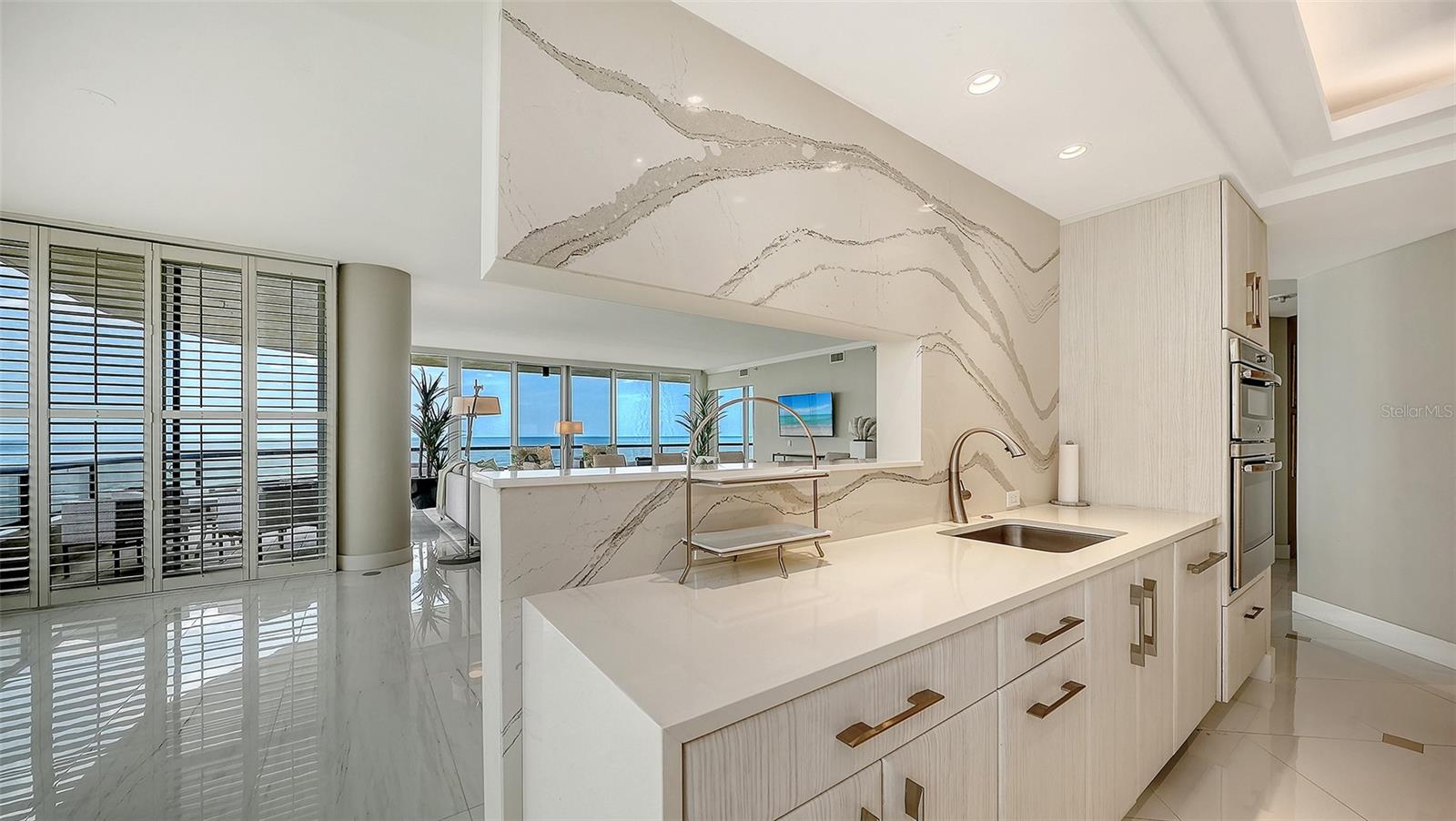 415 L AMBIANCE DR #A301